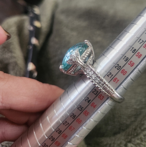 Judith Ripka Silver Ring with Blue/Green Aqua Gemstone. Size 10 925 - Picture 9 of 11